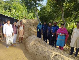 শিলখালীতে অবৈধ বালু পয়েন্টে প্রশাসনের অভিযানে বালু খেকো গুনলো অর্থদন্ড 