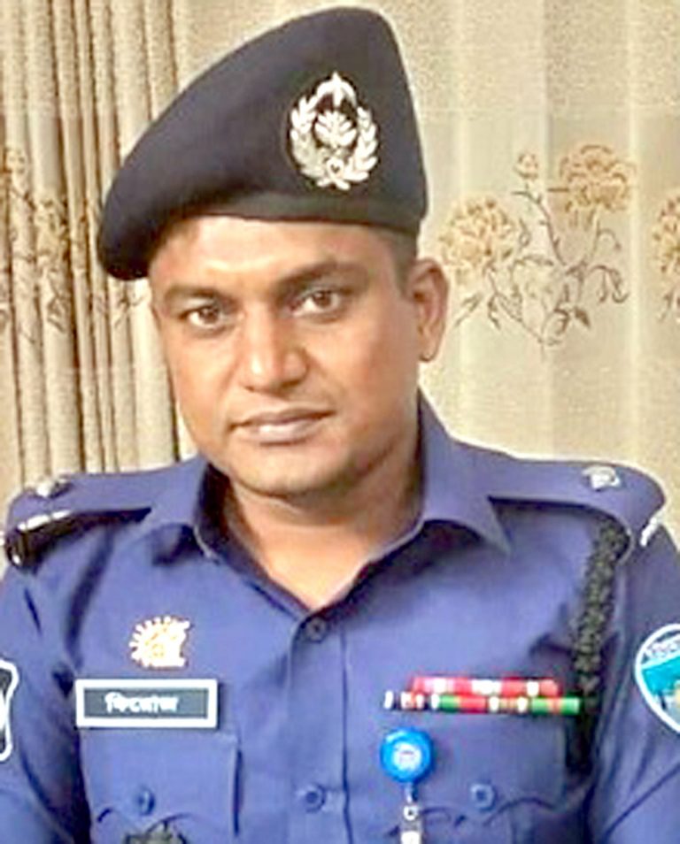 ওসি ফিরোজের শেল্টারে দুইদিন ধরে ভাংচুর, লটুপাট ও গুলি করে হত্যার হুমকি দেয়া সেই সন্ত্রাসের গডফাদার তাজুল গং বাদিকে হত্যা করতে প্রকাশ্যে অস্ত্র নিয়ে ঘুরে বেড়াচ্ছে এমপির নাম বিক্রি করে ওসির ফায়দা হাসিল,ক্ষুদ্ধ এমপি ￼
