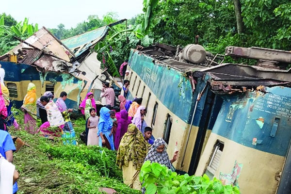 কিশোরগঞ্জের ভৈরবে ভয়াবহ ট্রেন দুর্ঘটনা