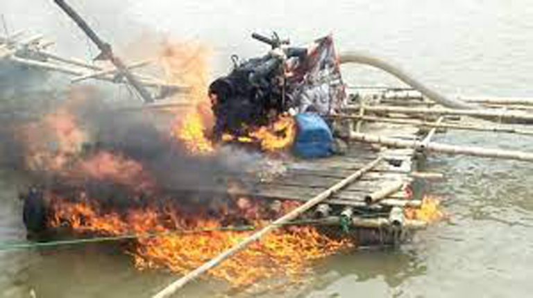দেবীদ্বারে এসিল্যান্ড কর্তৃক ড্রেজার মেশিন বিরোধী অভিযানে ৫ টি ড্রেজার মেশিন পাইপসহ ধ্বংস