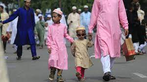 ঈদের দিন পায়ে হেটে চলাচল করা