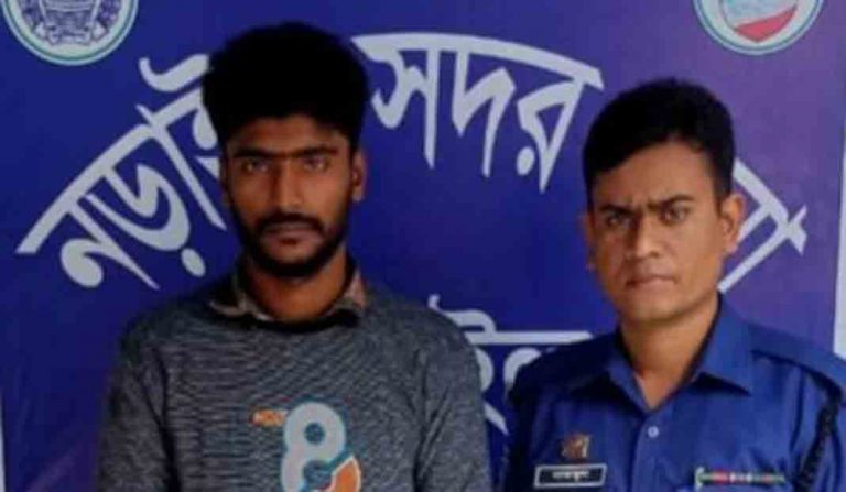 নড়াইলে পৃথক দুই পুলিশ অভিযান ইয়াবা গাঁজাসহ গ্রেফতার ২