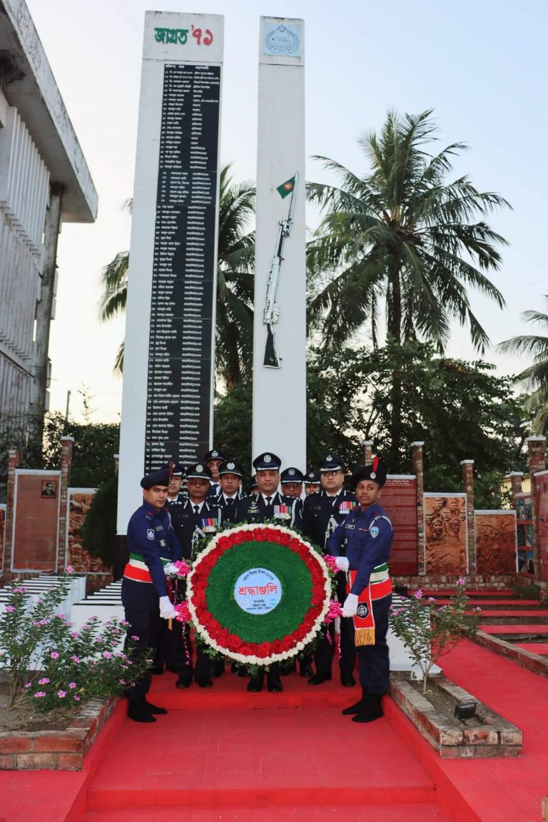বীর পুলিশ সদস্যদের প্রতি বিনম্র শ্রদ্ধা নিবেদন