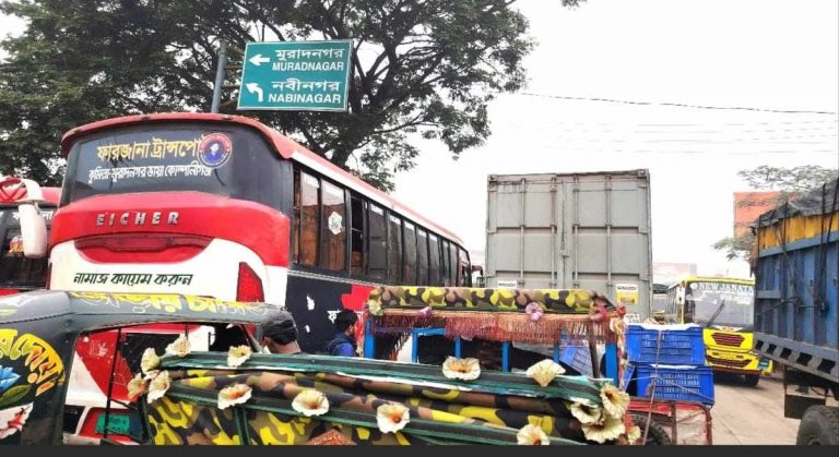 কুমিল্লা-সিলেট মহাসড়কের কোম্পানীগঞ্জে বাজারে যানজটে জনজীবন অতিষ্ঠ