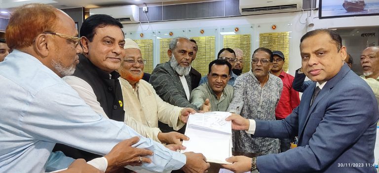 আলোচিত সাংসদ একরামুলের সঙ্গে স্বতন্ত্র প্রার্থী শাহিনের মনোনয়নপত্র জমা