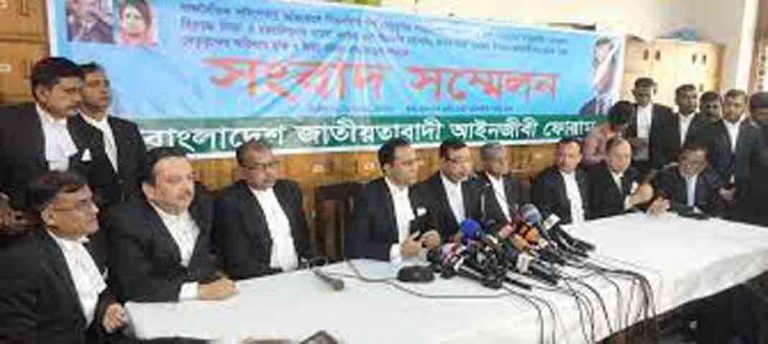 জাতীয়তাবাদী আইনজীবী ফোরামের সংবাদ সম্মেলন ১ মাসে গ্রেফতার ২০ সহস্রাধিক