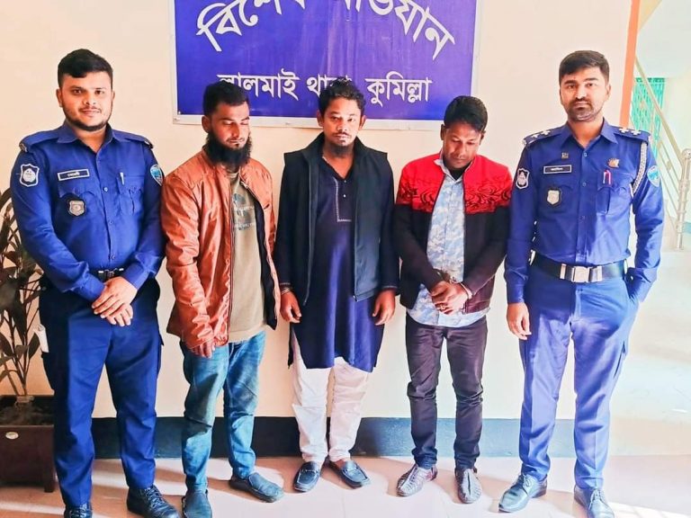 লালমাইয়ে মাদক সম্রাজ্ঞী পেয়ারাকে গাঁজাসহ পুলিশে সোপর্দ,দৃষ্টান্তমূলক শাস্তির দাবিতে প্রতিবাদ সভা