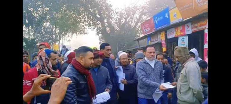 ভোট বর্জনে শ্রীবরদী উপজেলা বিএনপির লিফলেট বিতরণ