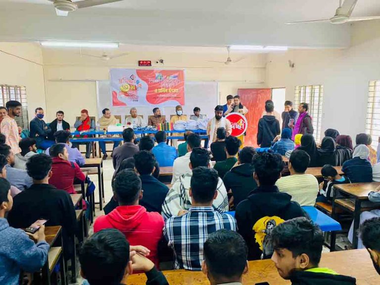 সেচ্ছাসেবী সংগঠন স্বদিচ্ছা’র তৃতীয় বর্ষপূর্তি উদযাপনে শিক্ষার্থীদের মাঝে শিক্ষা উপকরণ বিতরণ