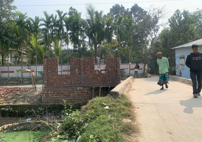 কুমিল্লার ঐতিহ্যবাহী ‘মরিচা খাল’টি দখল প্রতিযোগীতায় ধ্বংসের পথে
