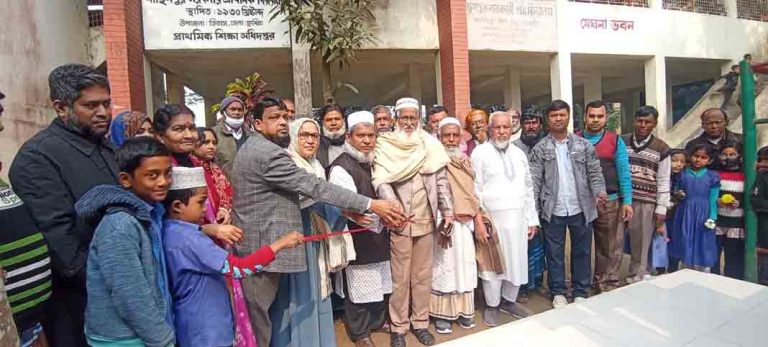 মাছিমপুর সরকারি প্রাথমিক বিদ্যালয়ের শহীদ মিনারের সংস্কার কাজ শেষে উদ্বোধন 