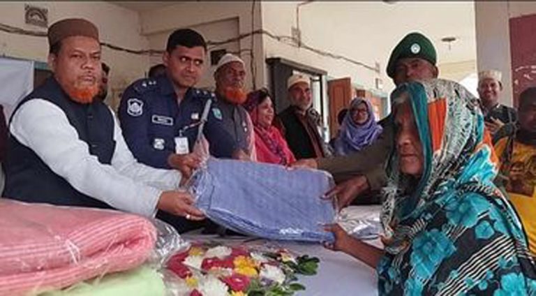 সিরাজ‌দি‌খা‌নে ২শতা‌ধিক অসহায় প‌রিবা‌রের মা‌ঝে কম্বল বিতরন