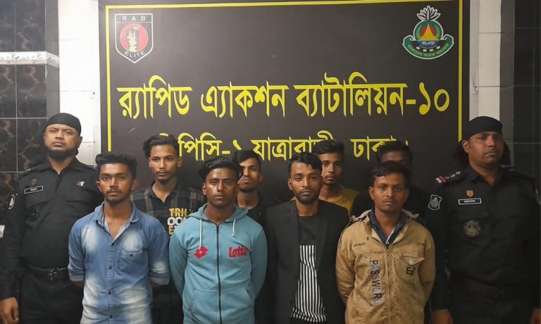 রাজধানীর শ্যামপুর এলাকা হতে ৮ জন পরিবহন চাঁদাবাজকে গ্রেফতার করেছে র‌্যাব-১০
