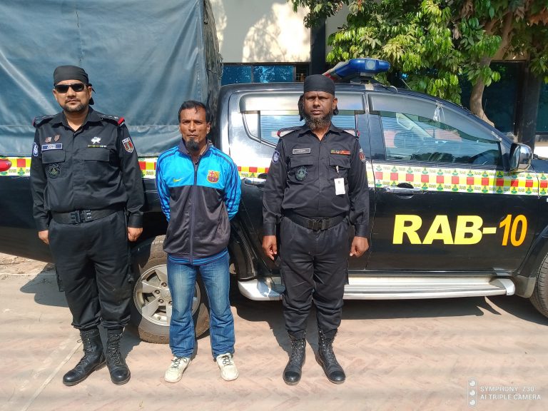 ০৮ বছর ধরে পলাতক ৭ মামলার আসামী র‍্যাবের হাতে গ্রেফতার