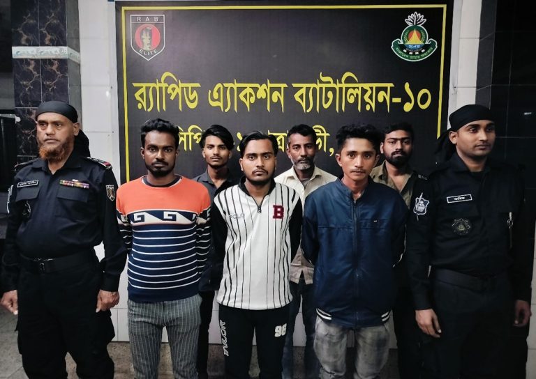 রাজধানীর কদমতলী এলাকা হতে ৬ জন পরিবহন চাঁদাবাজকে গ্রেফতার করেছে র‌্যাব-১০