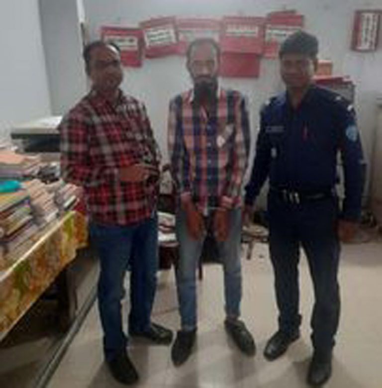 নাসিরনগর থেকে দুই ডাকাত ও এক মাদক ব্যবসায়ীকে গ্রেপ্তার করেছে পুলিশ