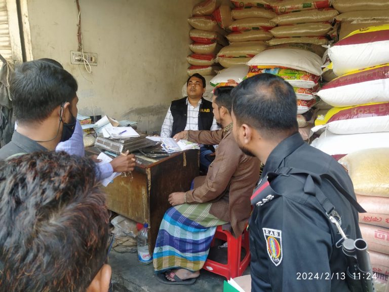 অবৈধভাবে চাল মজুদ করে রাখার অপরাধে ৩ লক্ষ টাকা জরিমানা