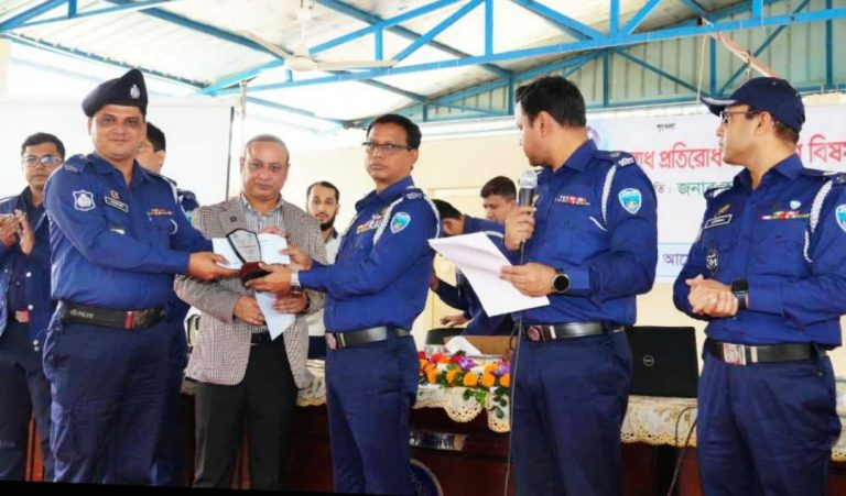 কুমিল্লা জেলার শ্রেষ্ঠ ওয়ারেন্ট তামিলকারী অফিসার নির্বাচিত হলেন এএসআই সরোয়ার হোসেন তালুকদার