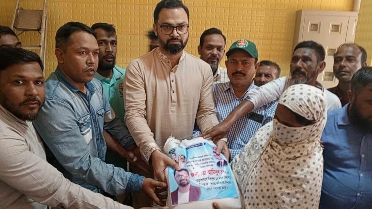 পল্লবীর ঝিলপাড় বস্তিতে অগ্নিকাণ্ডে ক্ষতিগ্রস্তদের পাশেবিএনপি