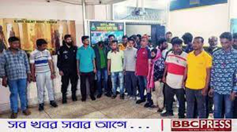 চট্টগ্রামের বিভিন্ন এলাকায় অবৈধ চাঁদা আদায়ের অভিযোগে ৩০জন কে আটক করেছে