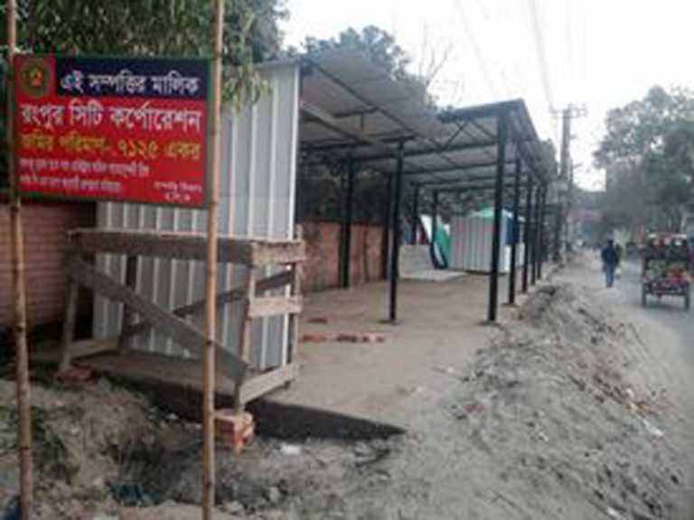 অবৈধ ভাবে দখলকৃত জমিতে চলছে স্থাপনা নির্মাণ