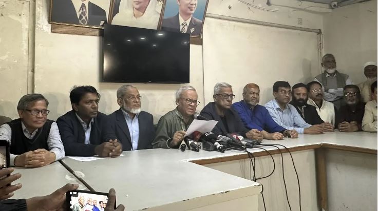 মুরগীর বদলে মুরগীর চামড়া ও ঠ্যাং কিনে খাচ্ছে : রিজভী