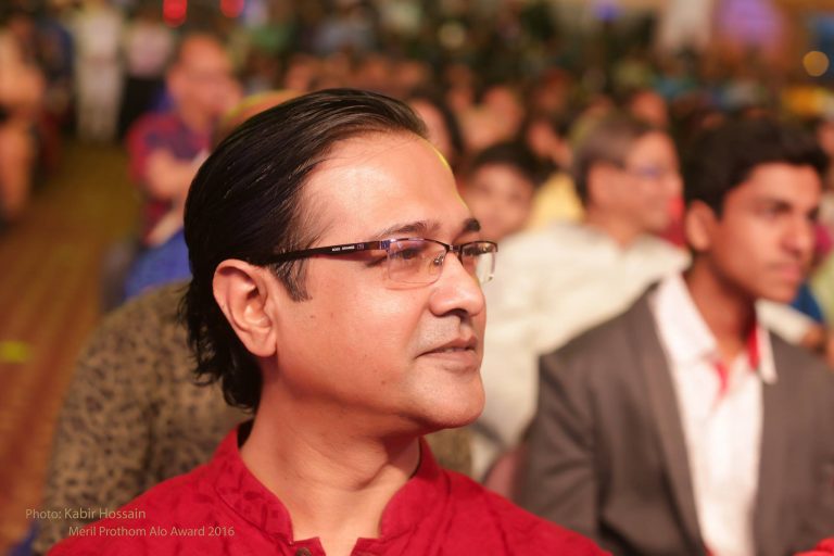 ১২ বছর পর ভোট দিলেন আসিফ আকবর