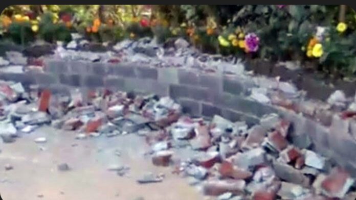হোটেল রিজেন্সির অবৈধ ছাদ ভেঙে দিল রাজউক