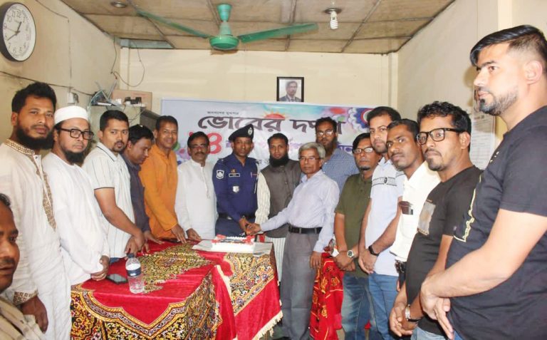 দেবীদ্বারে দৈনিক ভোরের দর্পণ পত্রিকার ২৪ তম প্রতিষ্ঠাবার্ষিকী উদযাপন ও আলোচনা সভা অনুষ্ঠিত
