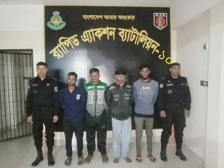 আন্ত:জেলা ডাকাত সর্দার জুয়েল শেখসহ ০৪ সদস্যকে গোপালগঞ্জের সদর থানা এলাকা থেকে গ্রেফতার করেছে র‌্যাব