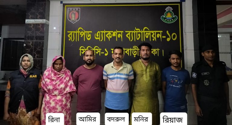 মোহাম্মদপুর এলাকা হতে ডাকাতির প্রস্তুতিকালে দেশীয় অস্ত্রসহ ডাকাত দলের ৫ জনকে গ্রেফতার করেছে র‌্যাব-১০￼