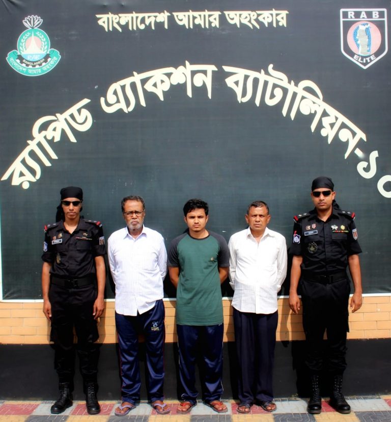 বউ-শাশুড়ী’ হত্যা মামলার চাঞ্চল্যকর ঘটনায় জড়িত অন্যতম প্রধান আসামি অংশুমান সহ ০৩ আসামিকে গ্রেফতার করেছে র‌্যাব-১০   