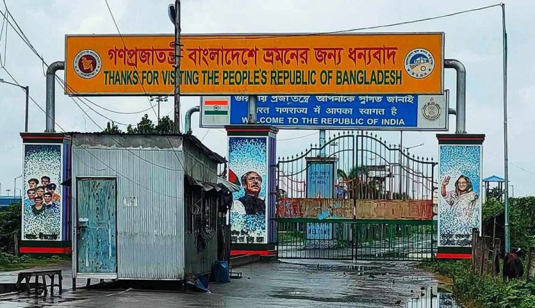 বেনাপোল-পেট্রাপোল স্থলবন্দরে দু’দিন আমদানি-রপ্তানি বন্ধ￼