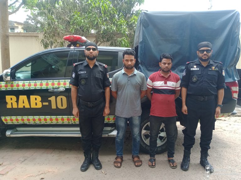 ২জন আন্ত:জেলা মাদক ব্যবসায়ীকে ২১৩ (দুইশত তের) বোতল ফেন্সিডিল সহ  গ্রেফতার করেছে র‌্যাব-১০￼
