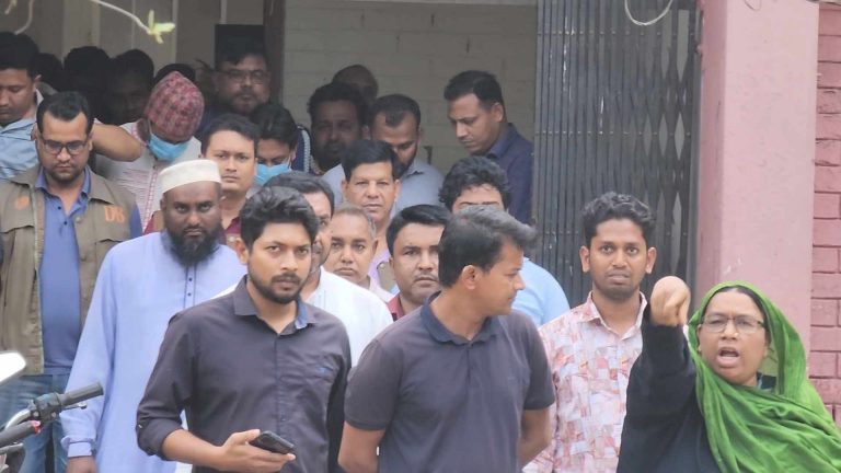 বরগুনা প্রেসক্লাব দখলের অপচেষ্টা ও হামলা মামলায় ৭জন কারাগারে