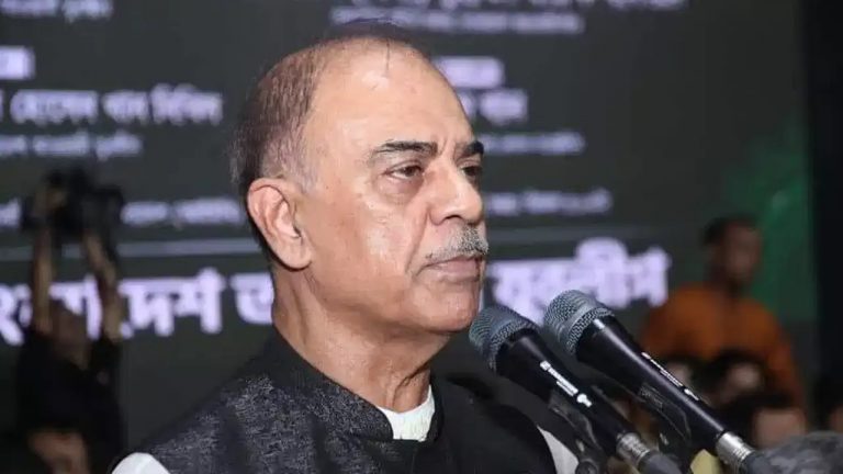 হজযাত্রীদের টিকিট ভোগান্তি নিয়ে বিমানমন্ত্রীর হুঁশিয়ারি