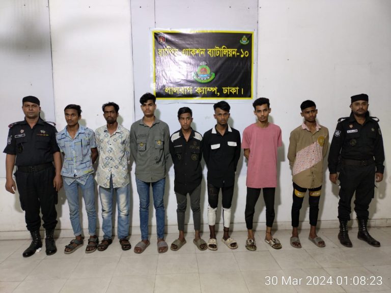 কামরাঙ্গীরচর এলাকা হতে কিশোর গ্যাং লিডার হাসিবুলসহ বাহিনীর ৭ সদস্যকে ছিনতাইকালীন অবস্থায় গ্রেফতার করেছে র‌্যাব-১০  