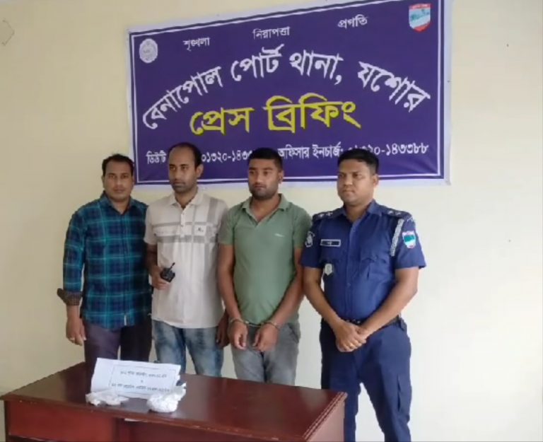 বেনাপোলে হেরোইন সহ ভারতীয় পাসপোর্ট যাত্রী আটক