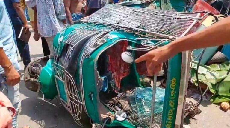 হাটহাজারীতে বাস-অটোরিকশা মুখোমুখী সংঘর্ষে নিহত ২
