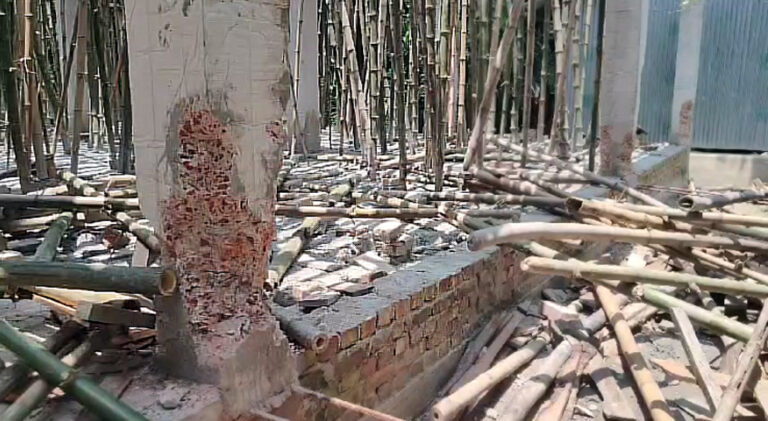 বেগমগঞ্জে  চাঁদা না দেওয়ায় বাড়ি ঘরে হামলা ভাংচুর লুটপাট, ককটেল বিস্ফোরণ