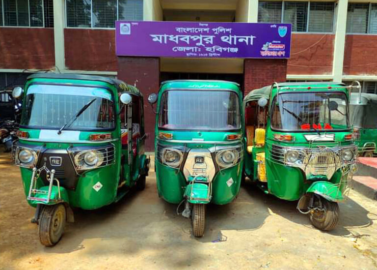 হবিগঞ্জ জেলার মাধবপুরে ৩টি চোরাই সিএনজি উদ্ধার, আটক
