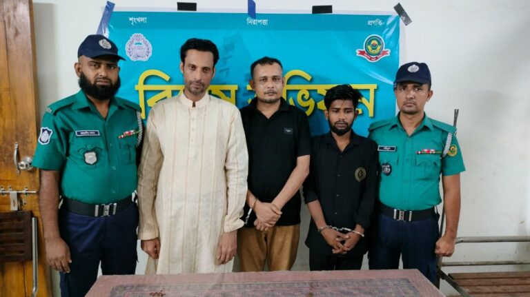 পরিচয়দানকারী সাংবাদিক নগ্ন ভিডিও করে নেয় টাকা