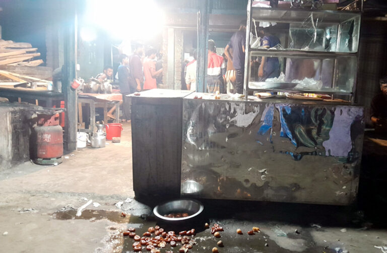 পঞ্চগড়ের তেঁতুলিয়ায় হোটেল ভাঙচুর, টাকা লুটপাট