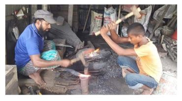 চট্টগ্রামে কামারদের বেড়েছে ব্যস্ততা