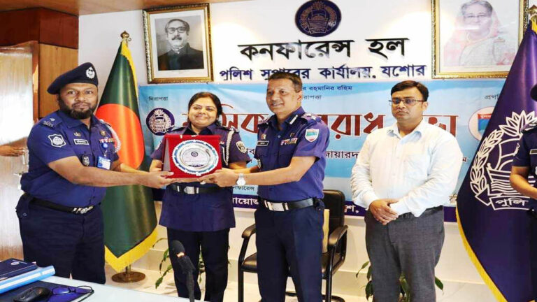 জেলার শ্রেষ্ঠ অফিসার নির্বাচিত হলেন শার্শা থানার ওসি মনিরুজ্জামান