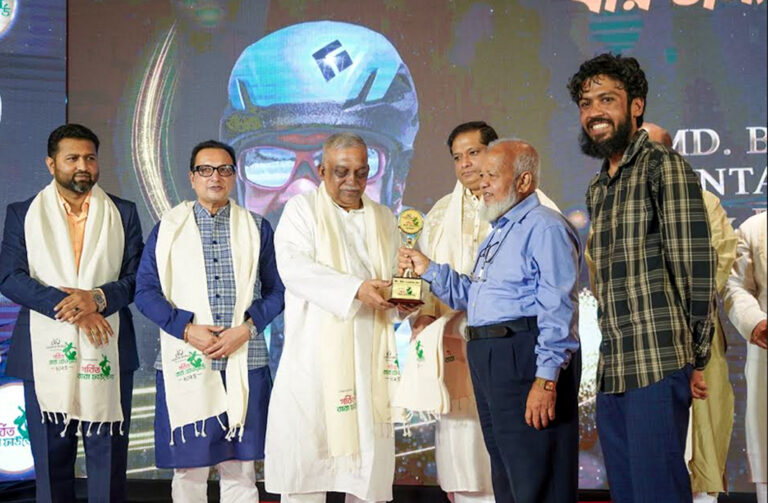 ডায়মন্ড ওয়ার্ল্ড গর্বিত বাবা অ্যাওয়ার্ড’ পেলেন  ২৫ জন গর্বিত বাবা