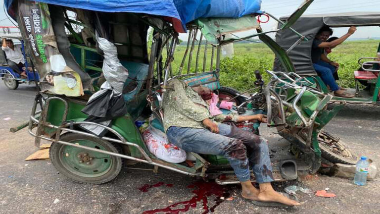 কালীগঞ্জে চলনবিল পরিবহনের বাস চাপায় ২জন নিহত ও আহত ১ নারী 