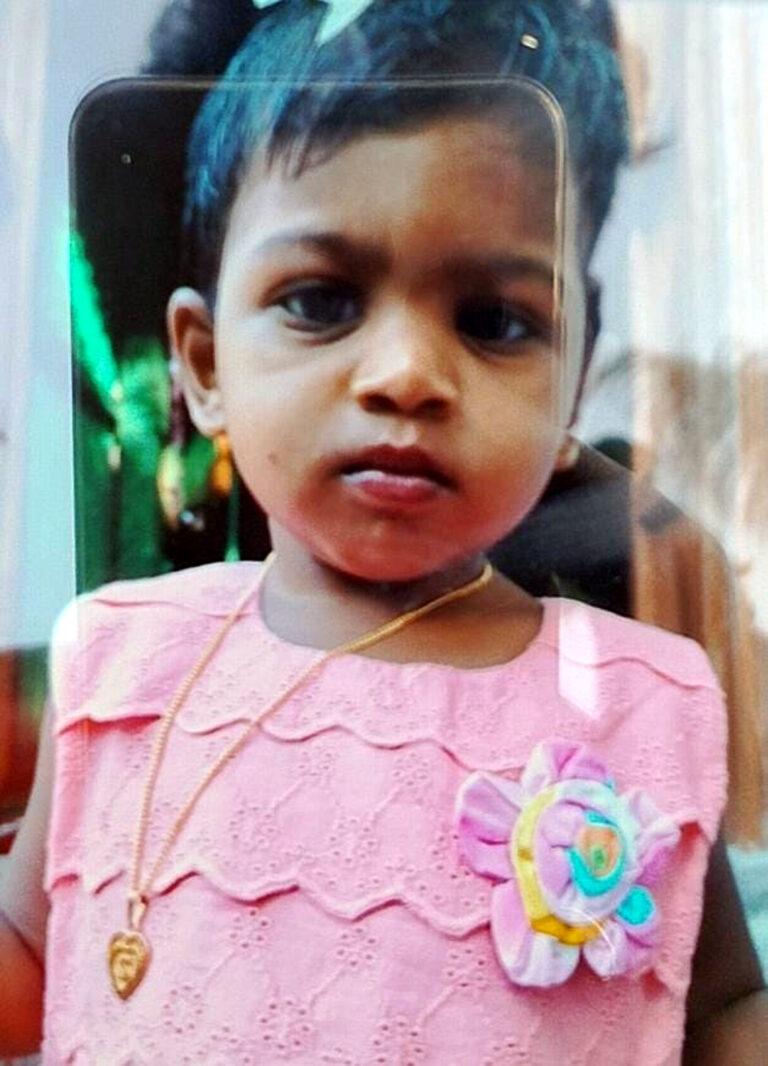 পলাশে নিখোঁজ শিশুর মরদেহ মিলল সেফটি ট্যাংকে, আটক ৩