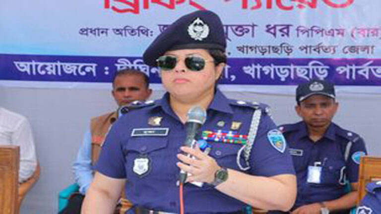 উপজেলা পরিষদ নির্বাচন উপলক্ষ্যে খাগড়াছড়ি সদর, পানছড়ি ও দীঘিনালা উপজেলায় আইন-শৃঙ্খলা ব্রিফিং প্যারেড অনুষ্ঠিত
