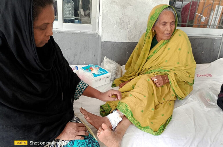 পলাশে প্রতিপক্ষের হামলায় বৃদ্ধাসহ আহত ৩